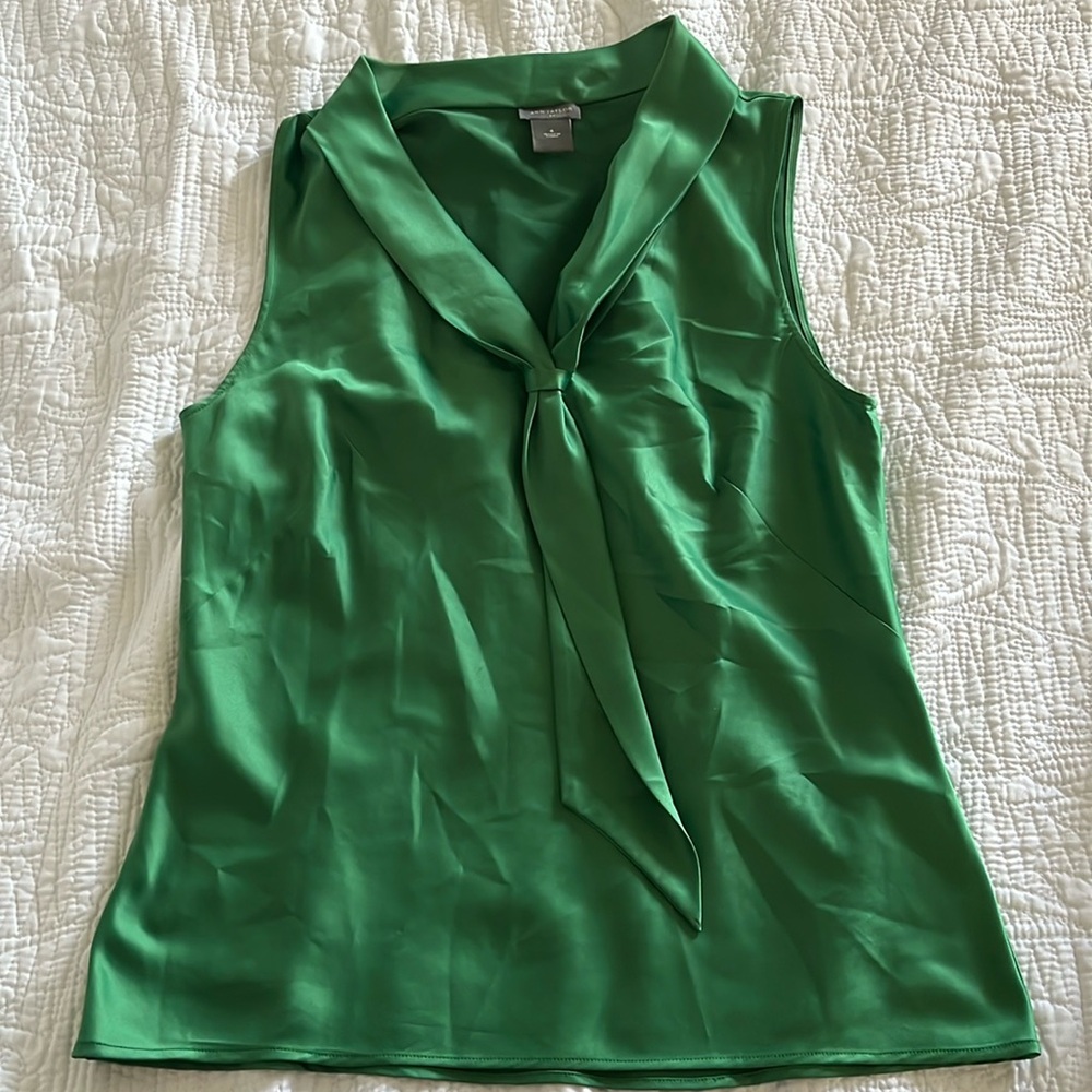 Ann Taylor Green sleeveless blouse